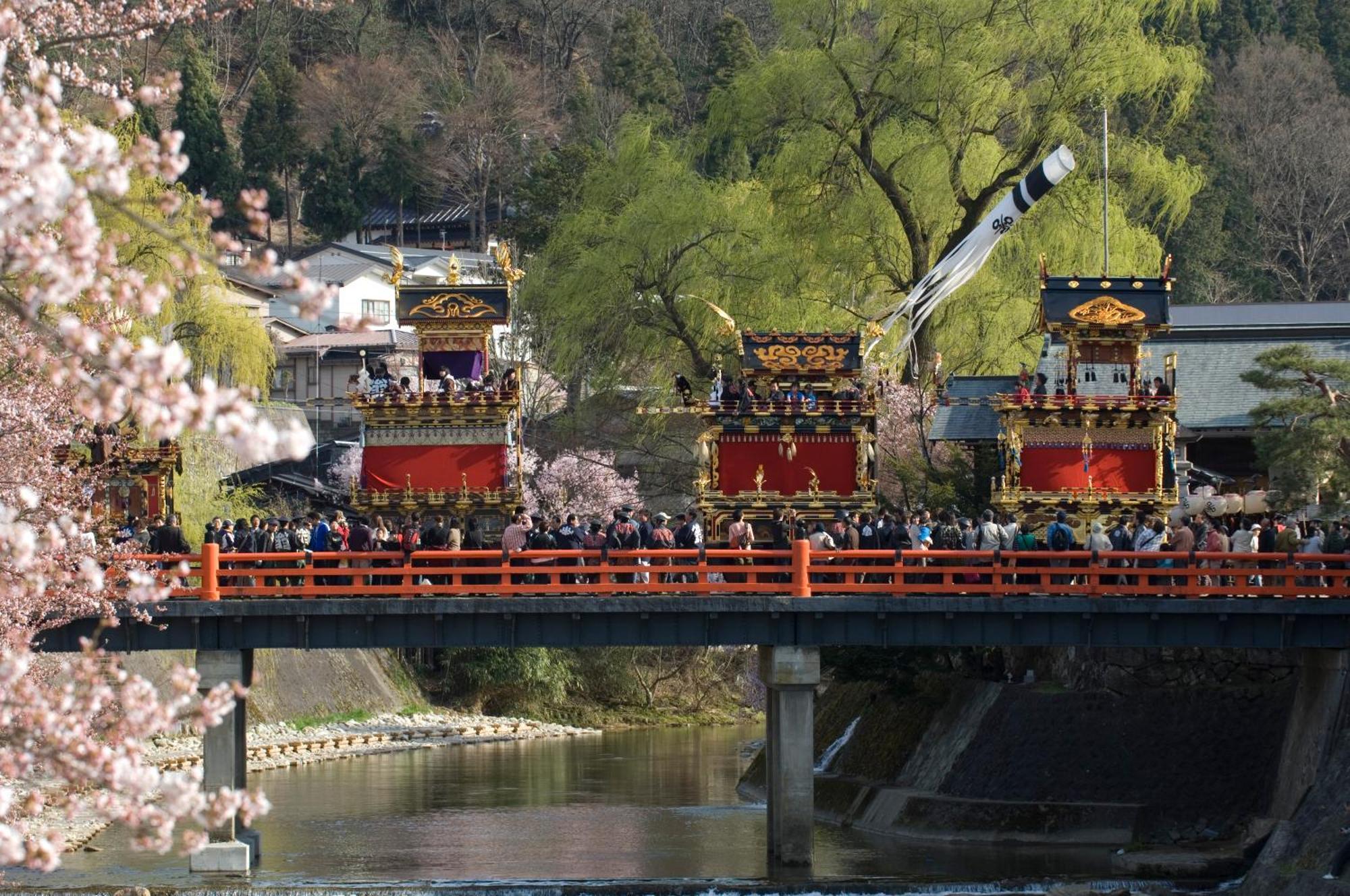 Hida Takayama Onsen Takayama Green Hotel Keio Group Hotels Exteriér fotografie The festival of the shrine