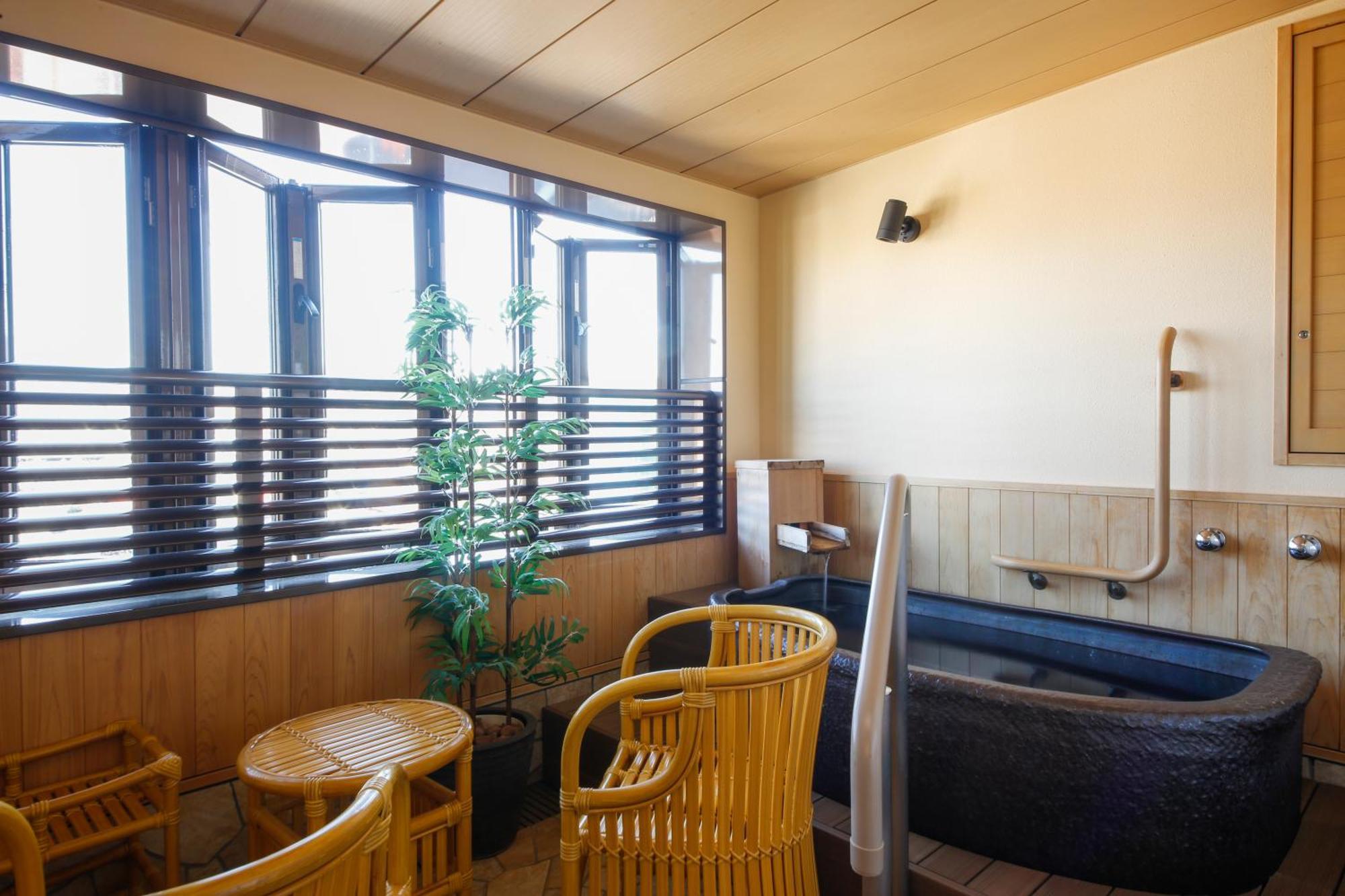Hida Takayama Onsen Takayama Green Hotel Keio Group Hotels Exteriér fotografie A private onsen bath